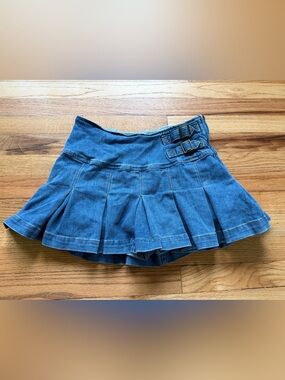 Denim Pleated Y2K Skater Mini Skirt with Buckles Size 6